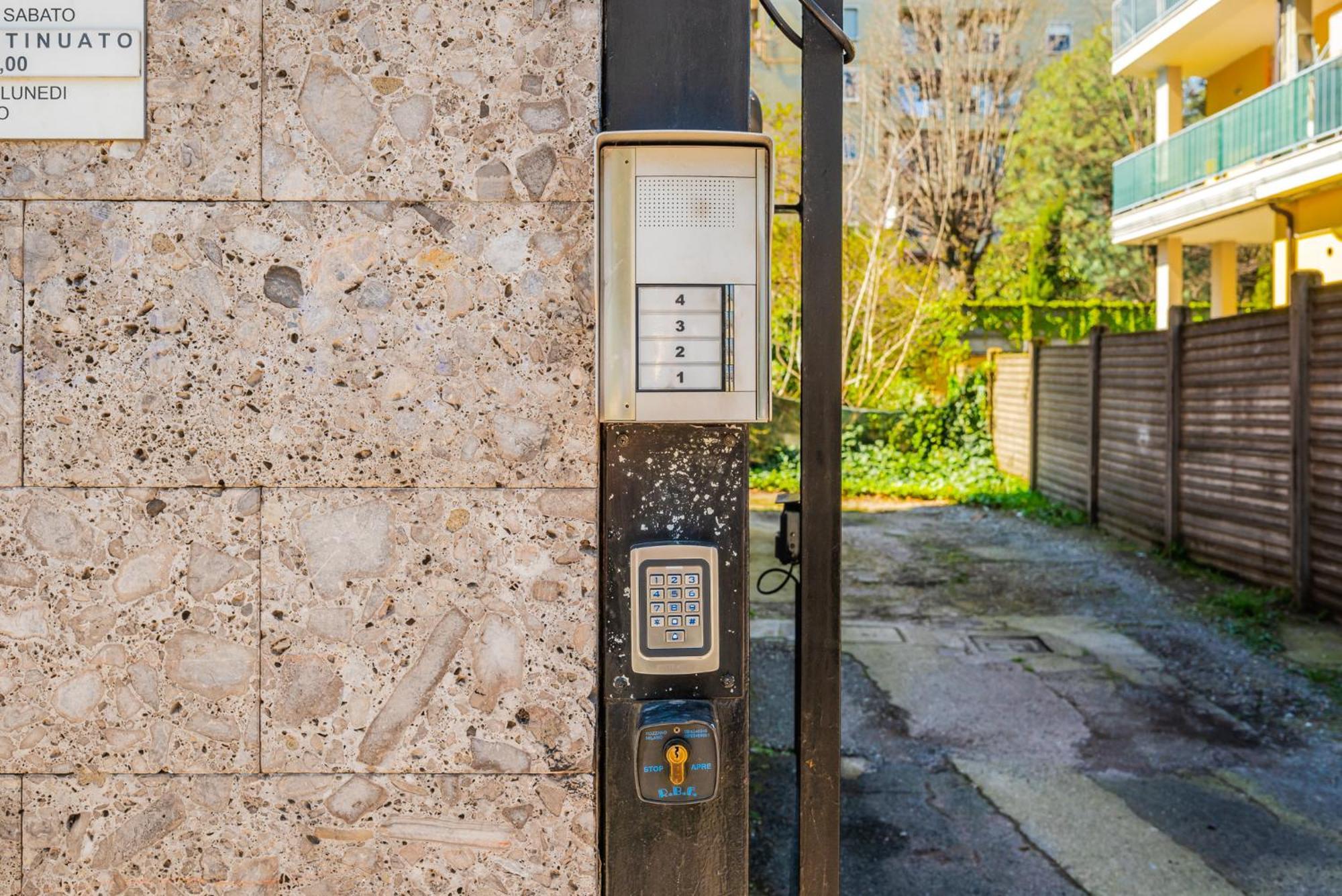 Roma 23, Smartstay Rozzano Exterior foto